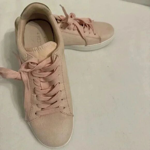 Divided | Light Pink Sneaker with Gold | Size 8 - Picture 3 of 7